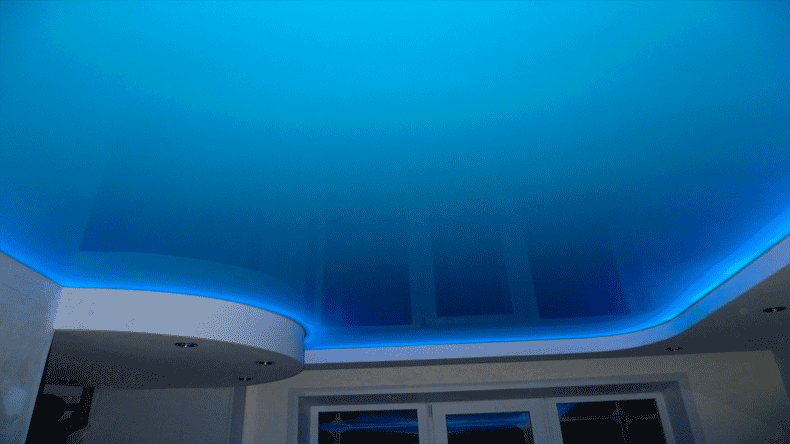 светодиодная лента на потолке